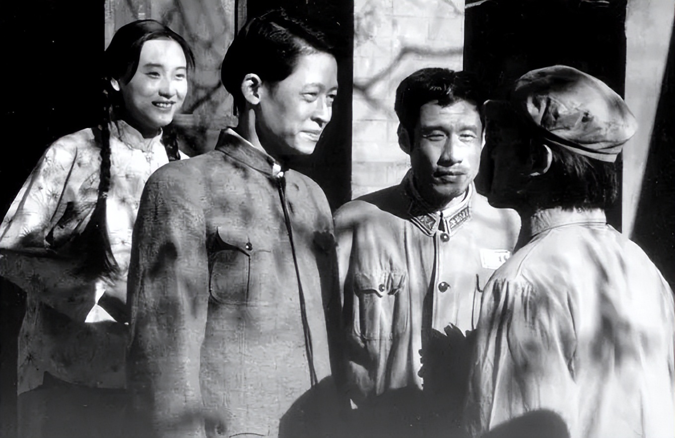 冯小刚出山,雷佳音入局,胡歌回归,这部反特大片票房能否大爆