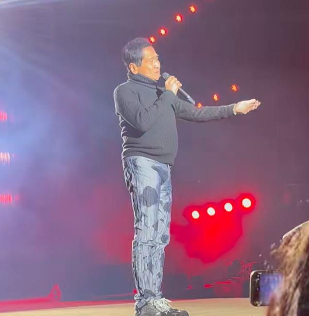 64岁齐秦被曝肺癌晚期,正在北京接受治疗,此前露面断崖式衰老