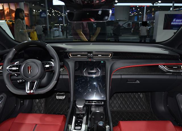 一汽红旗一次大胆尝试，三门轿跑车身，车长4990mm，软顶敞篷设计