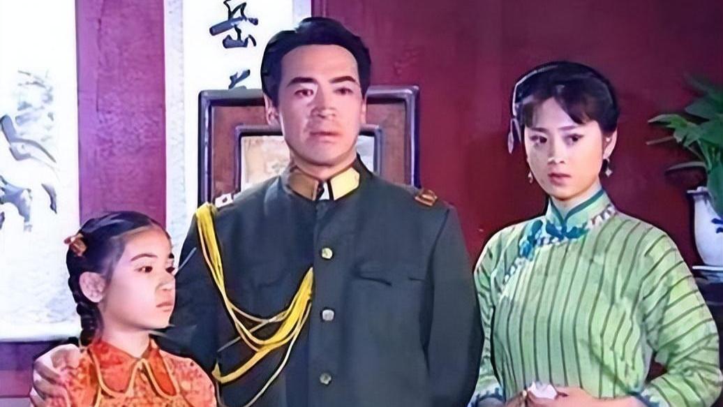 情深深雨濛濛：心萍只比依萍大三岁，为何依萍对亲姐姐没啥印象？