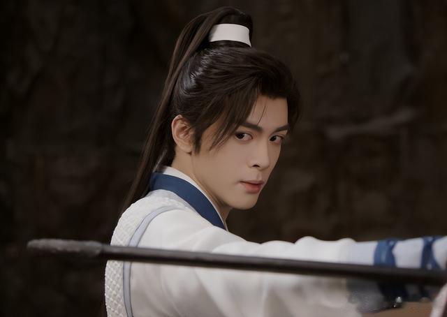 仅播4集，全国热度第一，李沁令观众成功入坑，武侠剧有天花板了