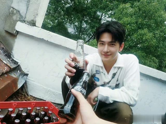 杨洋《雨霖铃》开机，女主惊艳，男二掉档严重，这是在防爆谁？