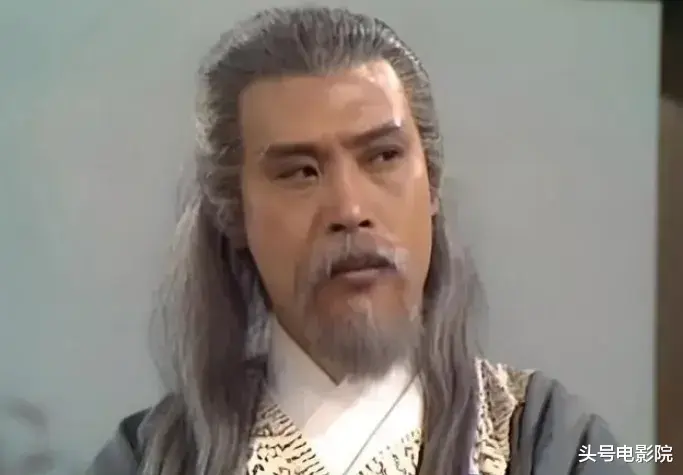 老戏骨坐轮椅!83版射雕老顽童周伯通晚年住养老院,女儿女友消失