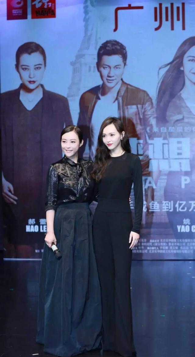 郝蕾减肥成功换了新风格，穿衬衫长裙走优雅风美的像换个人