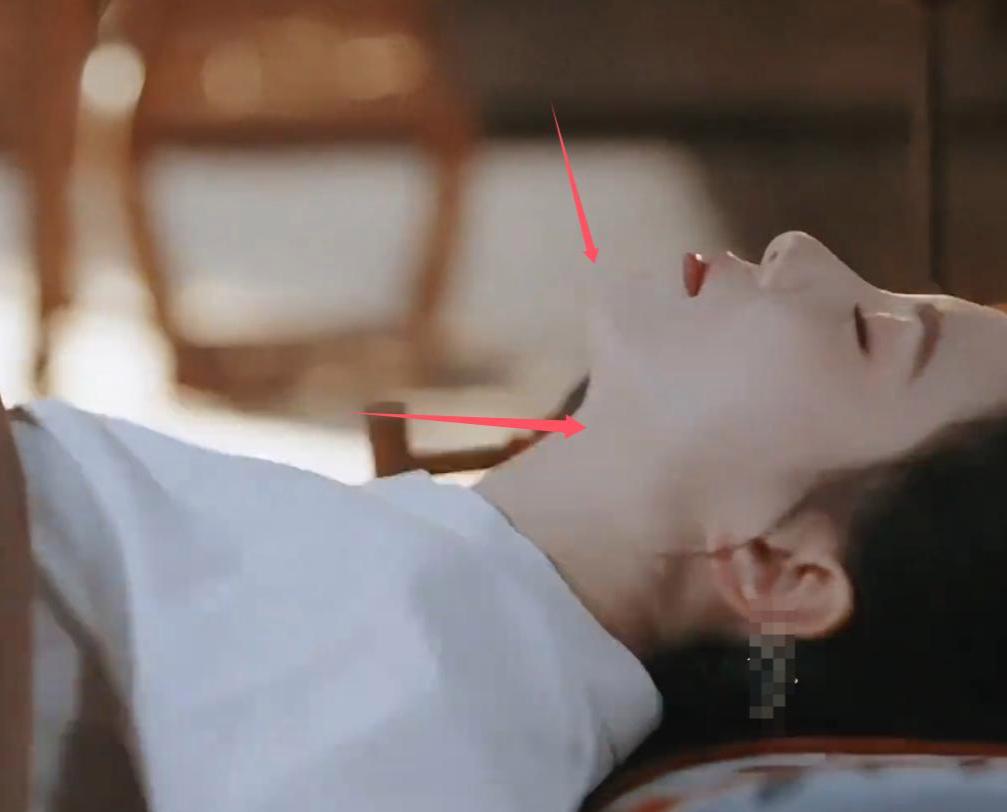 台词硬挤、全程抻脖子，38岁刘诗诗带来85花“教科书式”演技