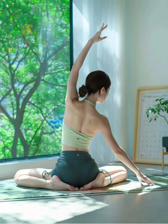 瑜伽运动给了温柔女性多了一个运动的选项