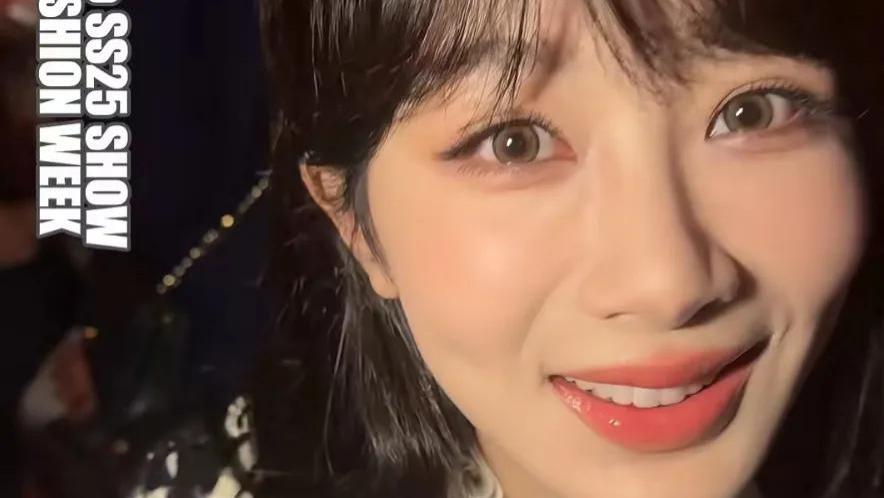 杨紫时装周生图曝光，穿搭失误脸部僵硬似假人，待遇不如关晓彤