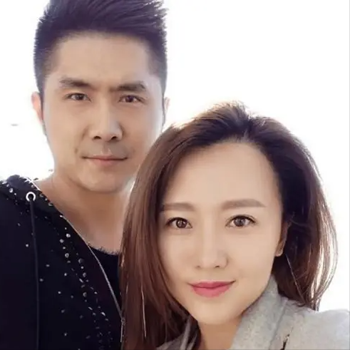 潘长江女儿潘阳现状:嫁10亿富豪,婚后10年,带儿子分居住在娘家