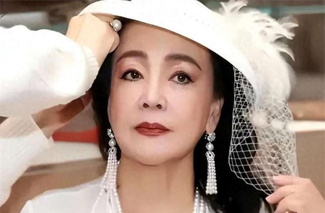 张兰发现马筱梅不简单，婚后开始花钱大手大脚，后悔把儿媳当闺女