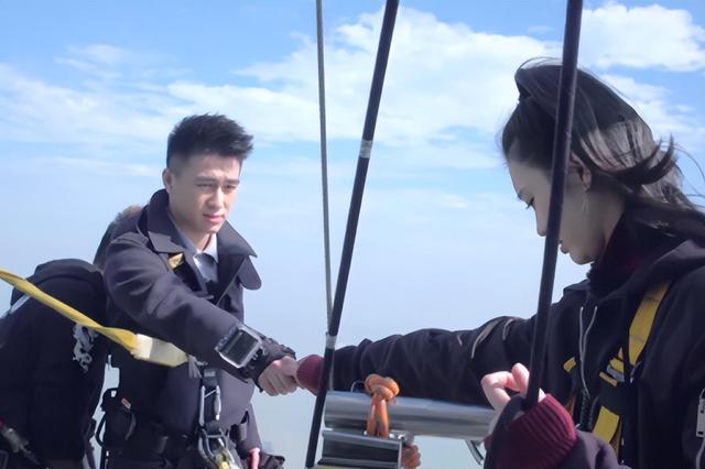 奚梦瑶原生家庭有多牛?时隔多年才懂,她嫁给何猷君不是“高攀”