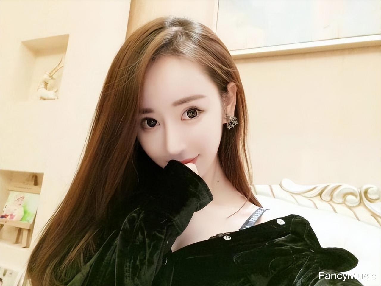 “网红鼻祖”程琳:曾非主流霸屏全网,如今36岁离异单身!