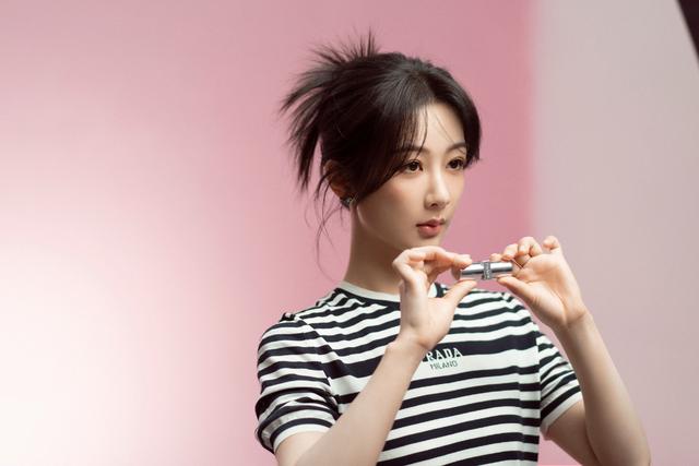 杨紫短发和长发造型，你喜欢哪个？