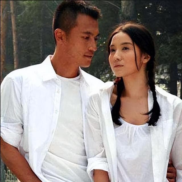 曾被4个男人狂追,与5婚导演同居5年,至今未婚的宋佳怎样了