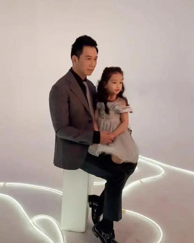 温兆伦：一路好好走，睡过多名女星，结果却被平凡的赵庭降服了！