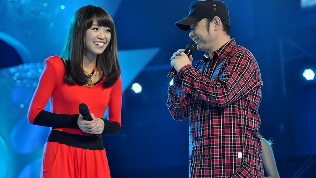 这次演唱会双膝跪谢的云朵，暴露真实人品，张艺谋的话有人信了