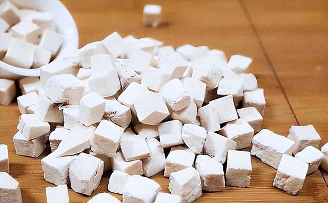 脾胃差，湿气重！水里加一味中药，帮你从头到脚去湿气！