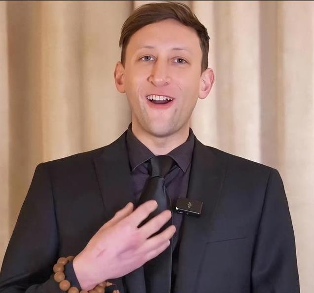 事态升级,官方介入!埃文凯尔抛百万粉账号建新号,外网严肃发文