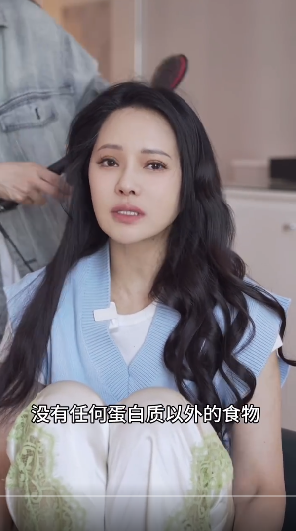 56岁伊能静越活越年轻,瘦12斤后大妈变少女的秘密!适用30+女性