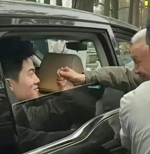 老俞福建直播被打脸，访谈聊到董宇辉，再次被带入舆论漩涡