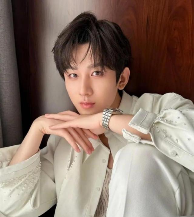 成毅请剧组喝下午茶：2元的苏打水，6元的某牛，被嫌太“廉价”！