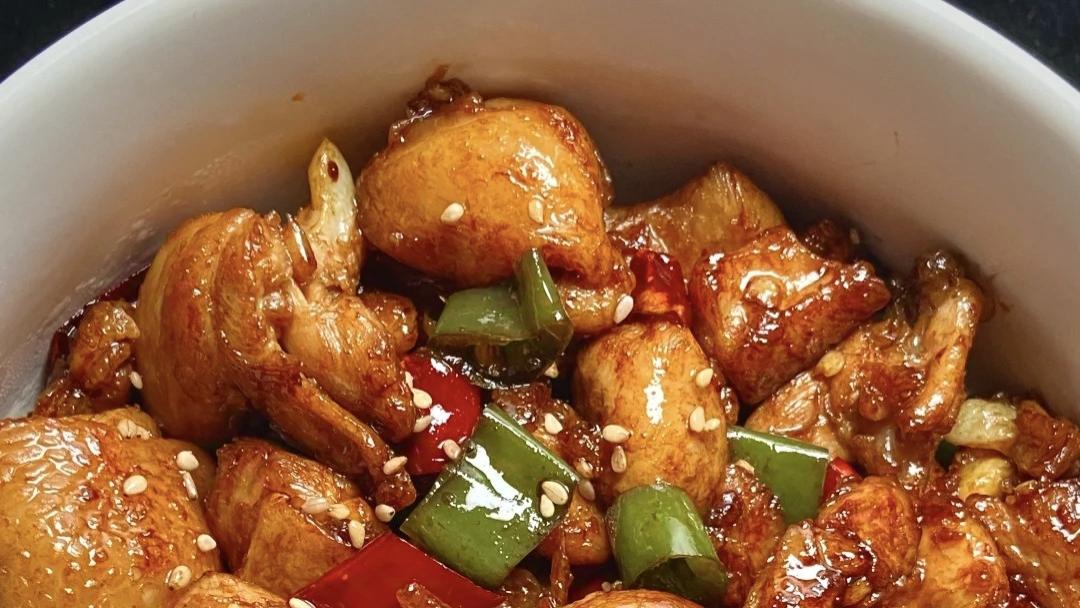 美味秘诀：双椒炒鸡腿的独特烹饪法