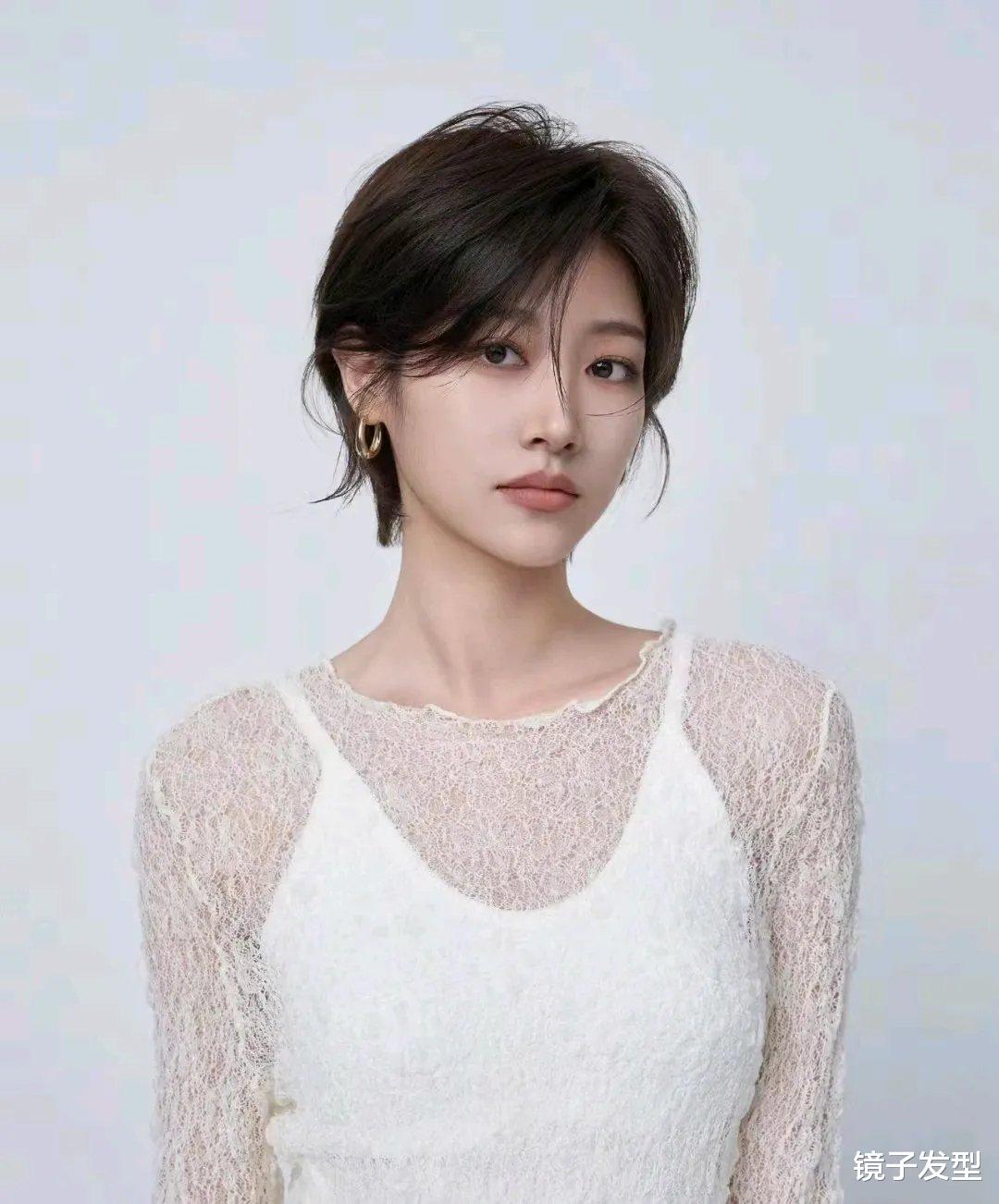 短发的灵动魅力:有层次且露耳
