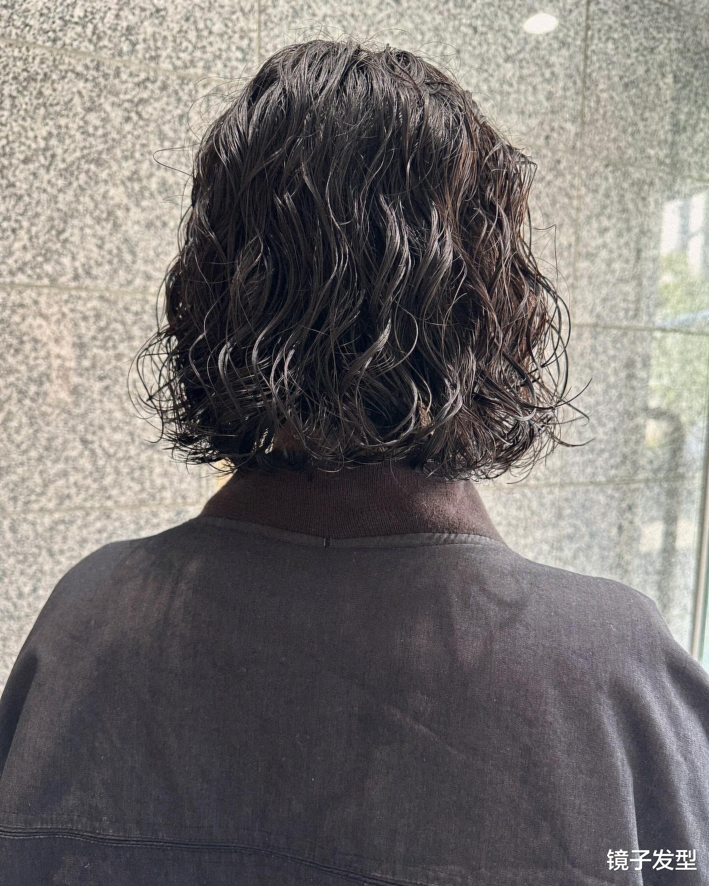 女士短发别乱剪，不如试试这几种，蓬松时尚很显瘦