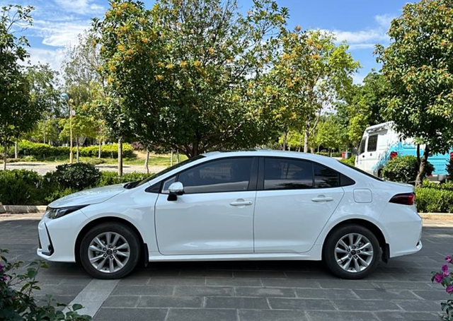 开完丰田卡罗拉，再开朋友的大众朗逸，车主：它们的差别还真不小