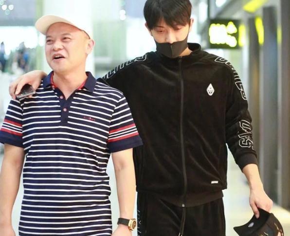 表面是艺人，实际是富二代的6位明星，混不下去就得继承上亿家产