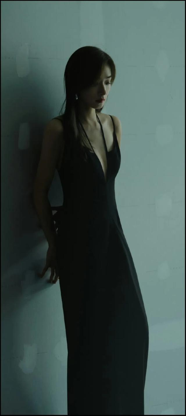 没见过这么漂亮的颜,短发干练长发柔美,万茜是真的美不胜收啊