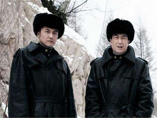 张嘉译每次拍戏都带上表弟,出道20年,表弟火了,张嘉译很欣慰