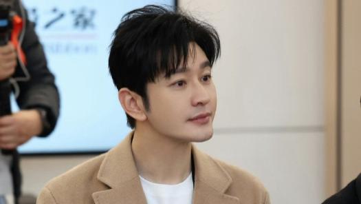 杨颖解禁正式复出！登上杂志封面获粉丝保驾护航，网友态度很明确