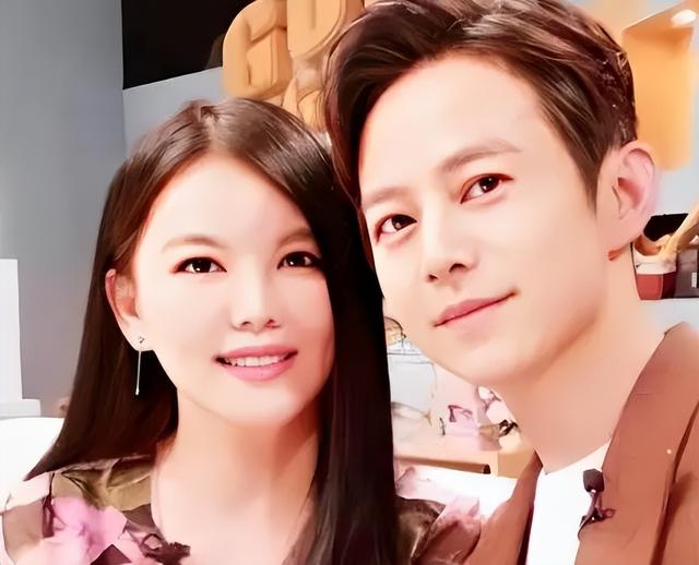 何炅官宣，全网炸了：25年了，我们公开吧