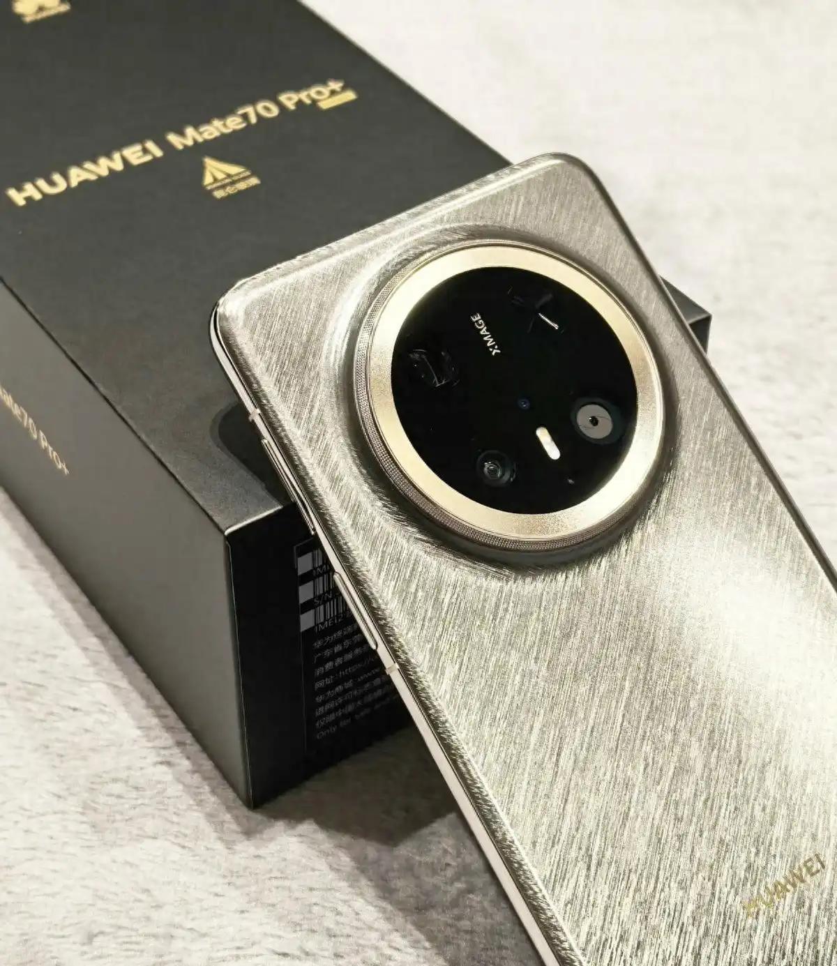 央媒發(fā)聲，震撼揭秘！華為Mate70系列，消費(fèi)者的誤區(qū)一網(wǎng)打盡！