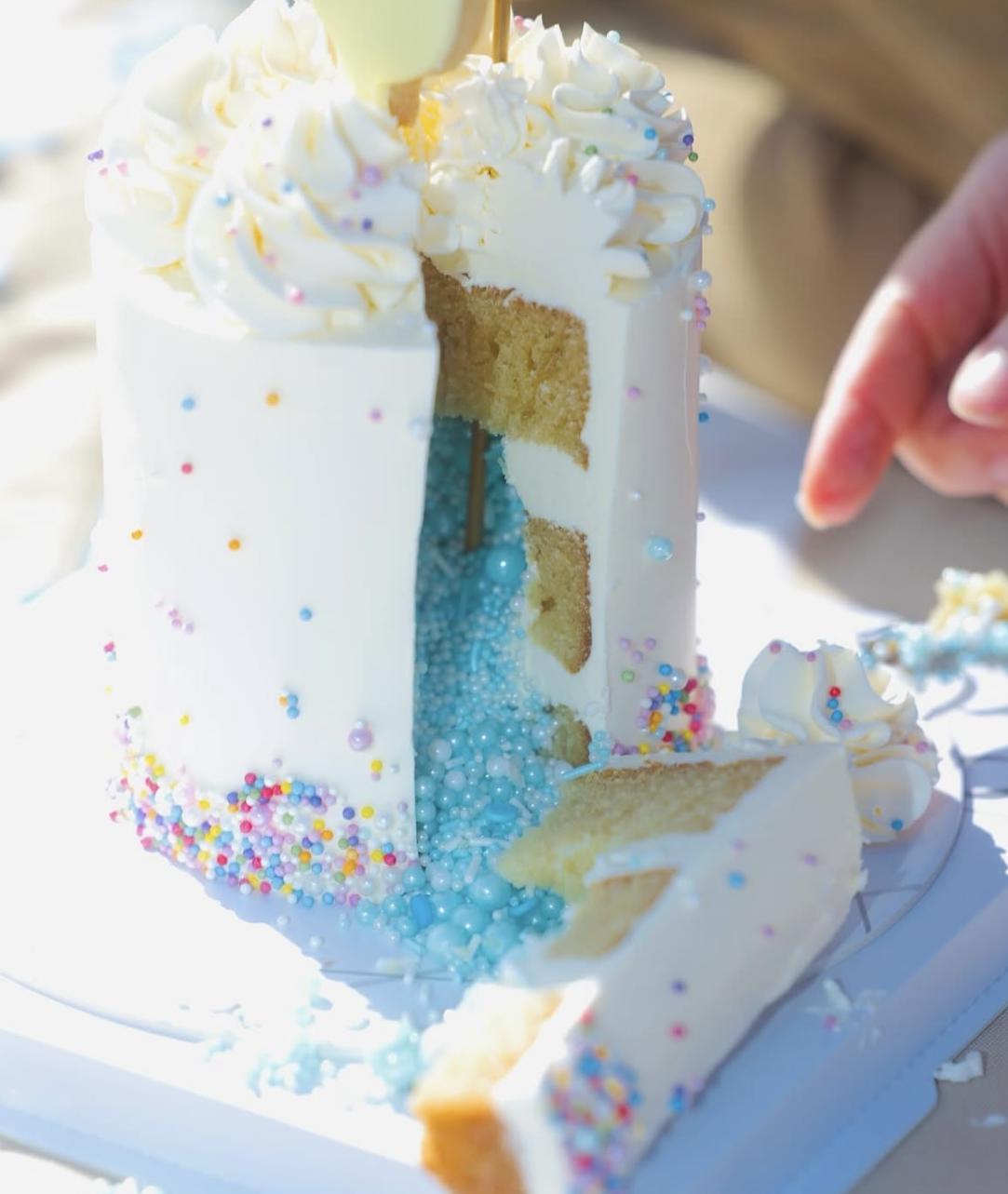 林建名37岁女儿怀二胎，夫妻开游艇出海庆祝，外籍丈夫已满头白发