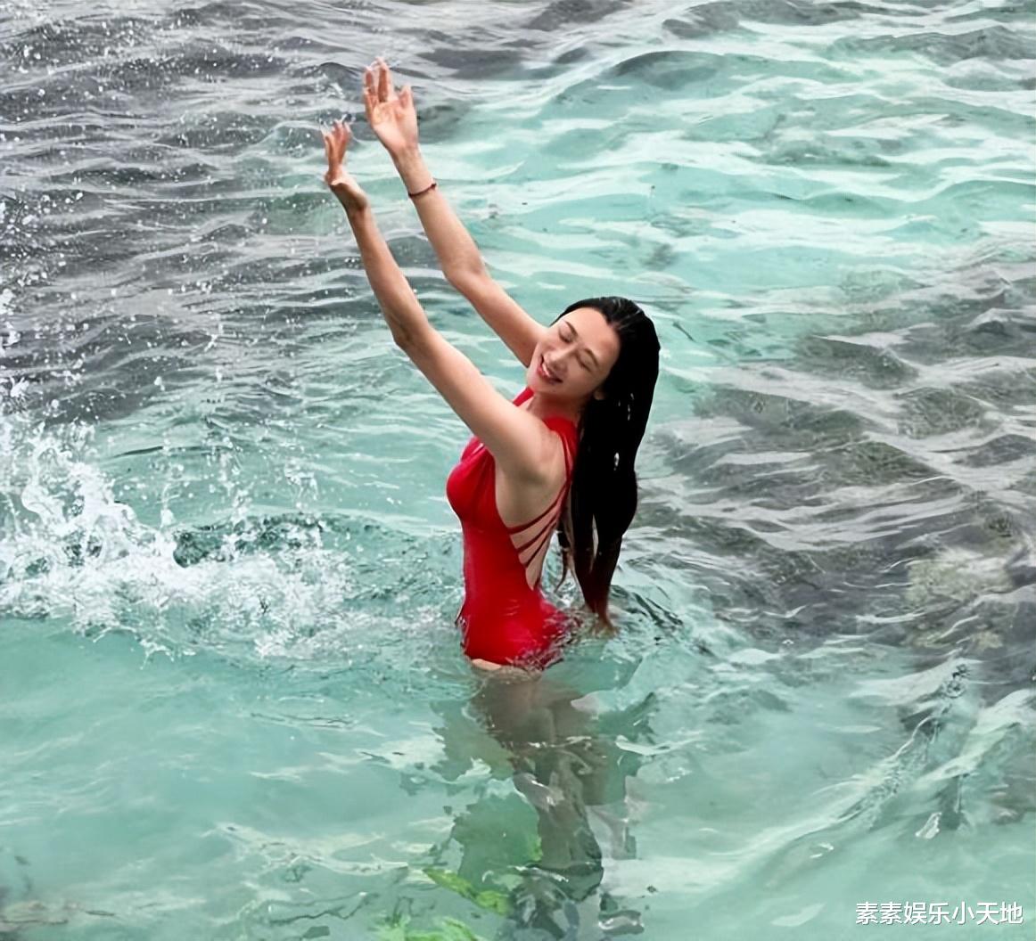 蒋丽莎游泳被珊瑚划伤:现场鲜血直流,求助网友打破伤风针的时间