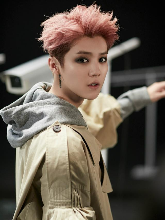 别再给军人这个职业抹黑了，这4位明星演军人看着难受，玩儿呢？