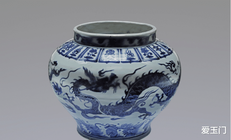 北京4位老教授到巴黎旅游,吃法餐喝茅台,席间对老板勃然大怒