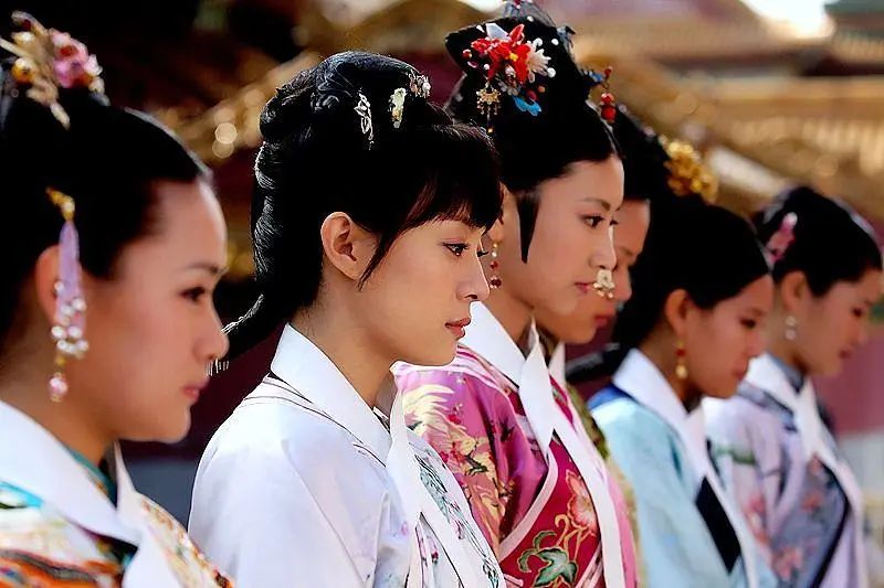 甄嬛传：她是全剧最可怜的女人，终身守寡，家族蒙羞，而这一切都因甄嬛而起