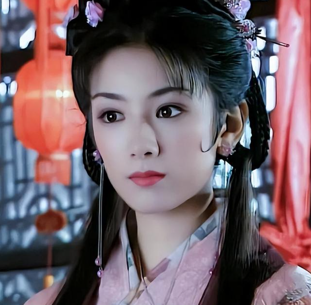 同样是演丫鬟小姐,以前的主仆关系一目了然,现在的是傻傻分不清