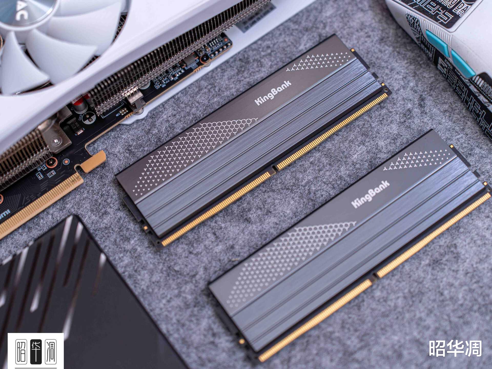 低U高显是否合理?游戏生产力面面评|13490F+4080S性能测试