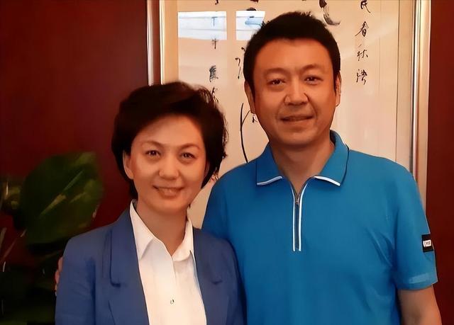 私生活混乱?被传10年换5任妻子,从央视离职的他,现在怎么样了