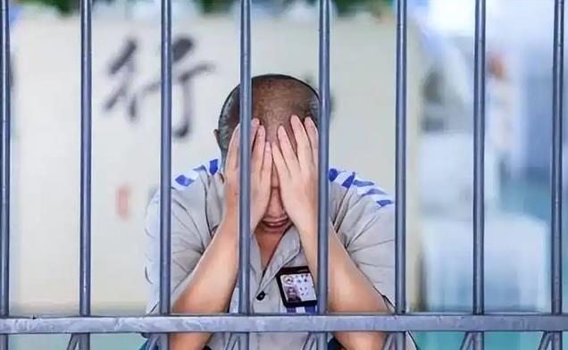 1993年老人带狗参演谢晋电影《老人与狗》,拍完人与狗皆惨遭枪毙