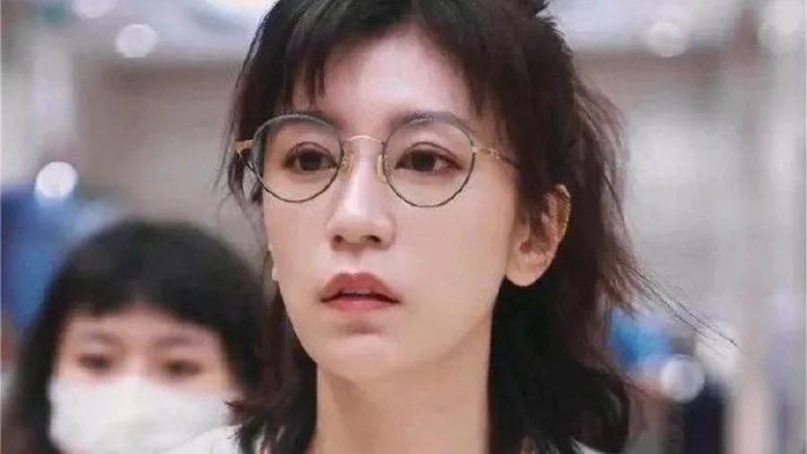 50岁贾静雯瘦身大变样，颜值依旧在线，只是这身材有点＂过火＂了