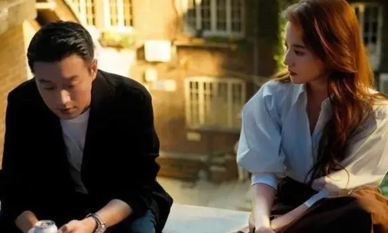 《玫瑰的故事》:原著中黄振华暗恋小15岁的玫瑰,但却难以启齿