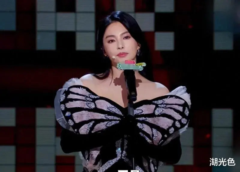 于适10年前原来长这样,单眼皮小眼睛、瘦小身板,和现在判若两人