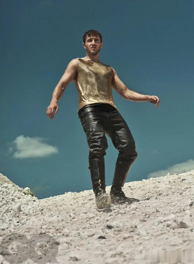 新“角斗士”保罗·麦斯卡《GQ》写真大片,校园男神变身肌肉糙汉