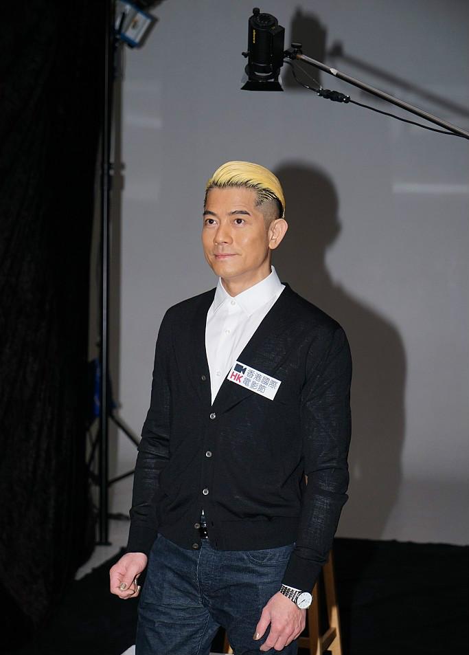 59岁郭富城香港演唱会,发型一言难尽,网友:八爪鱼放头上的感觉