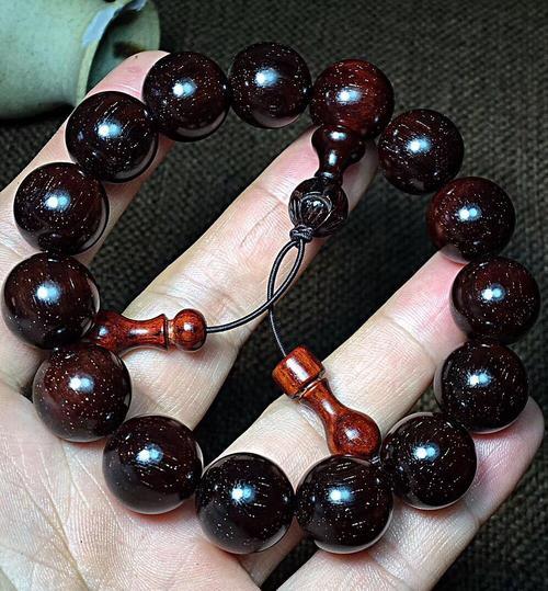 文玩心语:解密文玩手串背后的情感纽带与生命哲学!