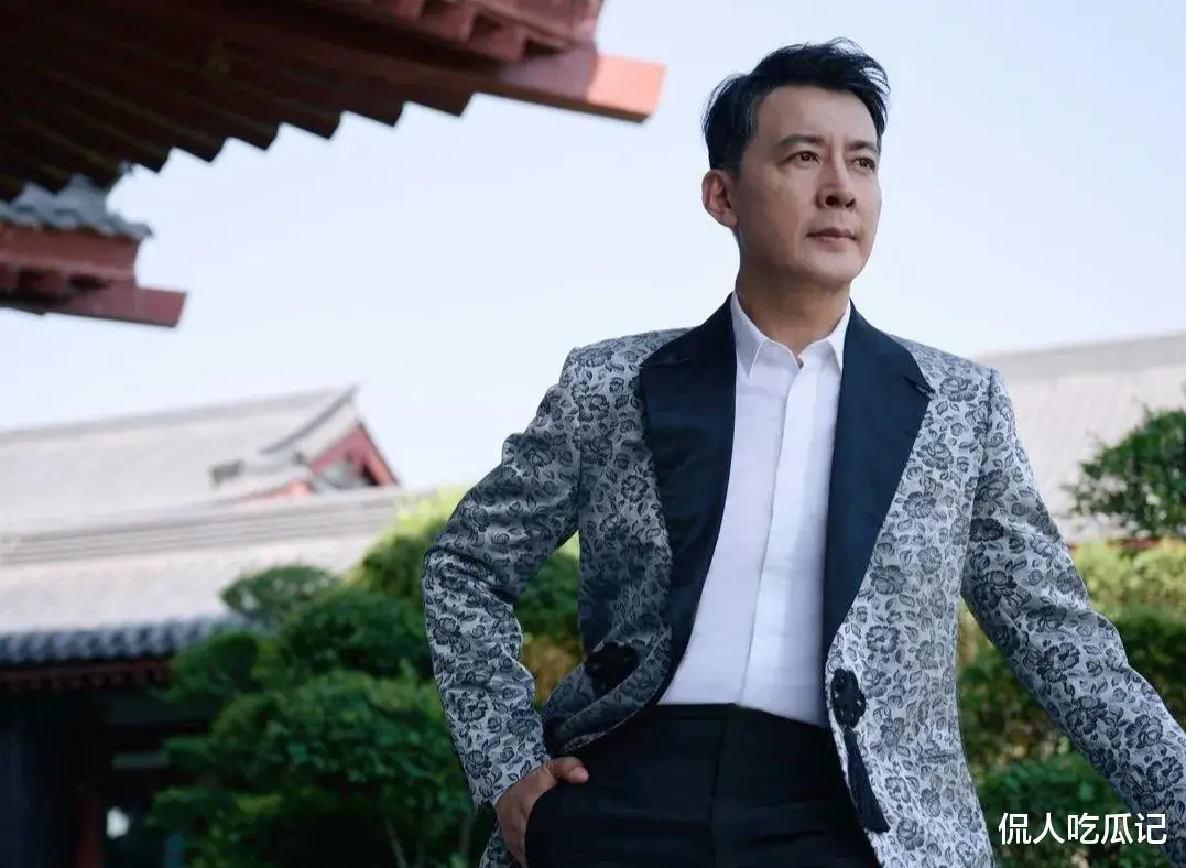 《庆余年2》于洋：与演员王雅捷相爱20年并育有一子，54岁越老越帅是宠妻狂魔